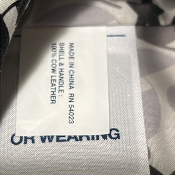 GAP Leather Purse - Picture 8 of 13